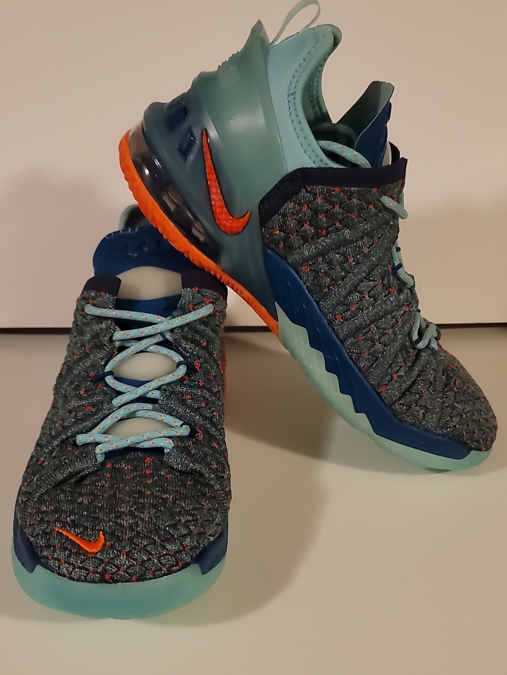 Nike Youth Lebron Sneakers